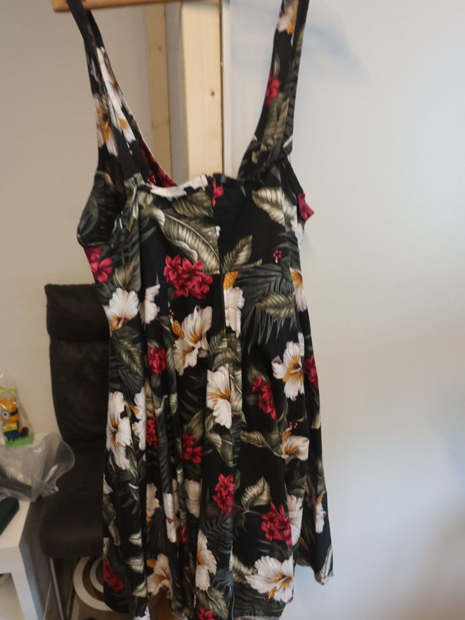 Kleider: Abendkleid mit Blumenmuster ( Hell Bunny) – Gebraucht aus Allschwil von Schwelheimer 1