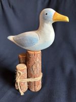 Dekoration Möwe auf Holzpfosten