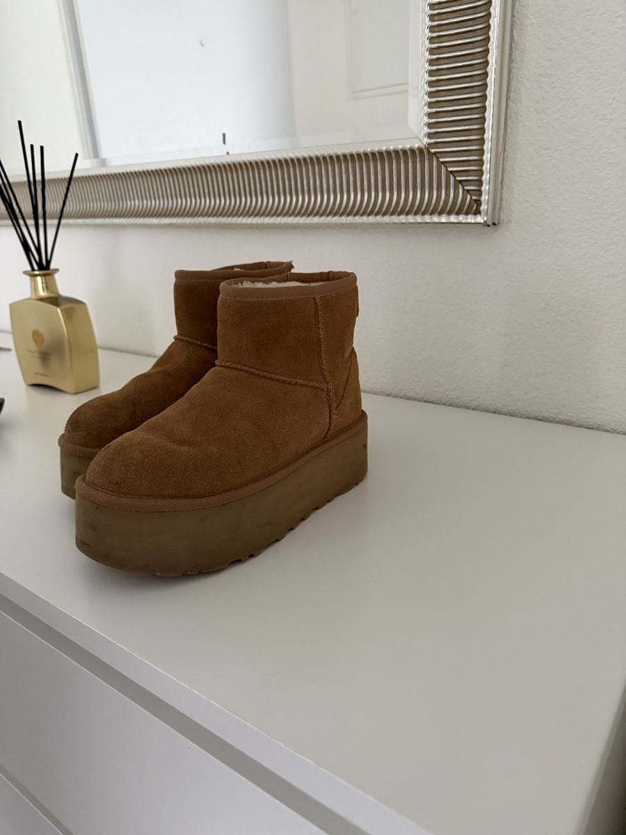 Ugg Damenschuhe: Ugg Boots Braun Gr. 36 – Gebraucht aus Siebnen von Aurora.A 1