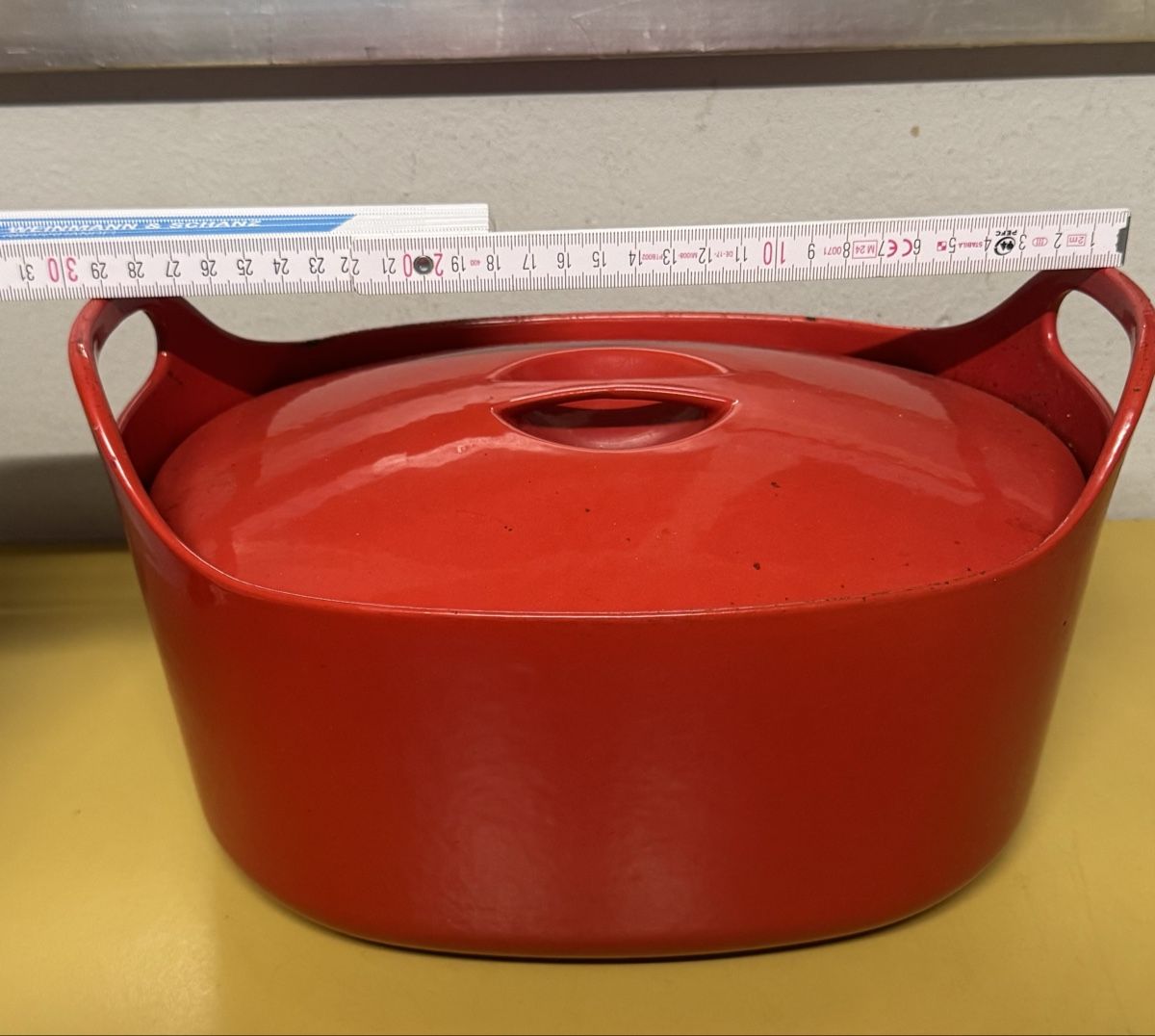 Casseroles: Emaille Bräter rot oval mit Deckel  Gebraucht  – D'occasion à Schlieren par Freundlich02 9