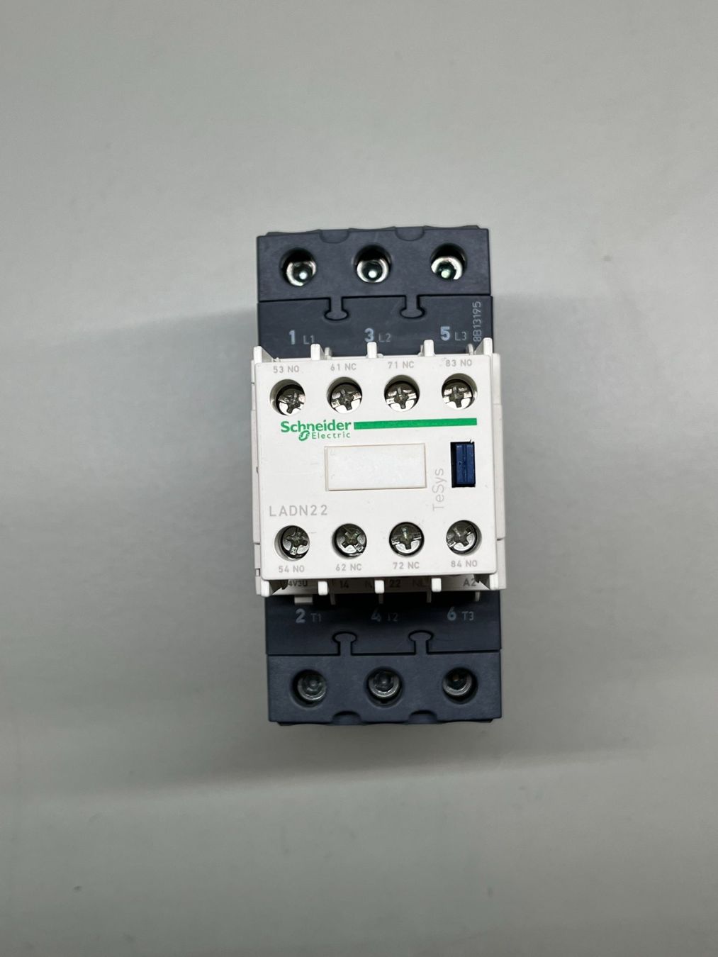 Schneider Composants électroniques: Schneider Leistungsschütz 80A 24VDC – D'occasion à Jenaz par Speedy350 1