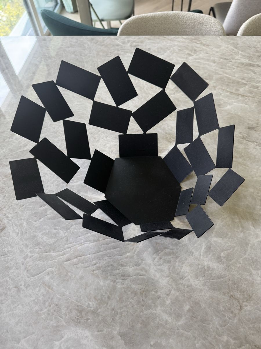 Alessi Vasi & Recipienti: Vase Alessi noir – Usato da Geneve venduto da pupykina
