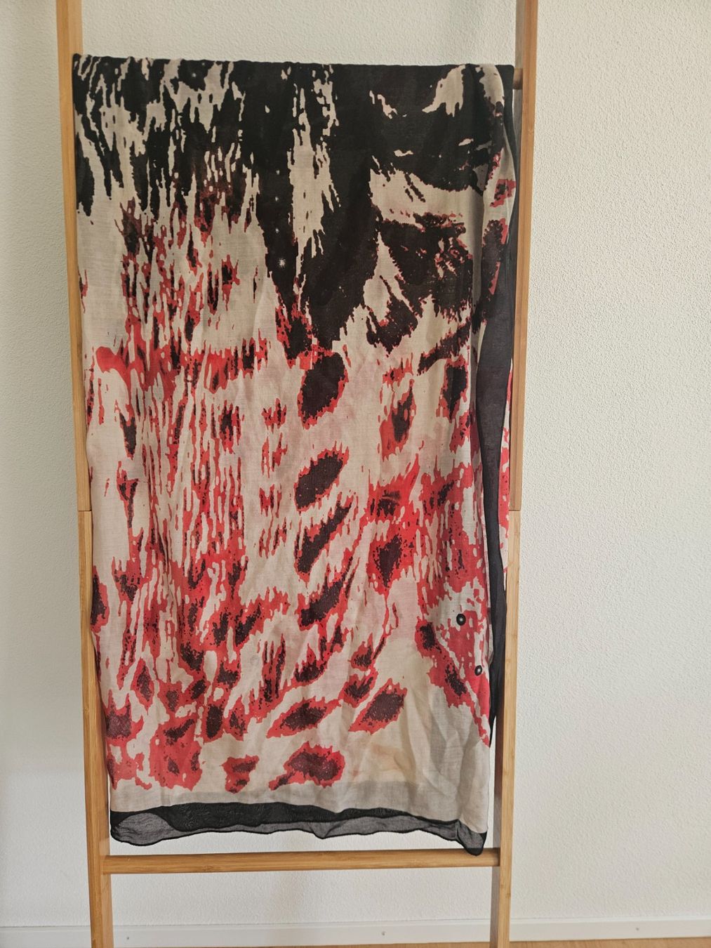 Foulard & Sciarpe: Schal, rot-schwarz gemustert – Usato da Zürich venduto da anna_r26m 1
