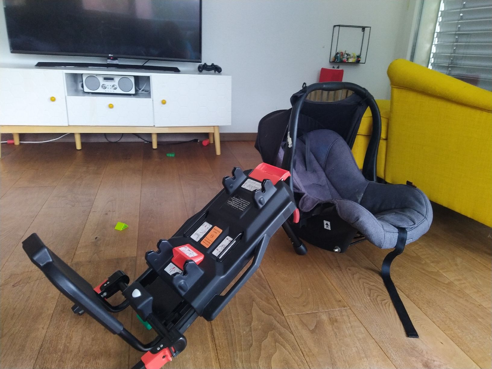 ABC Design Seggiolini per auto: Isofix Basisstation und babyschale  abc design samba 4 – Usato da Brienz BE venduto da TochtersSparschwein 2