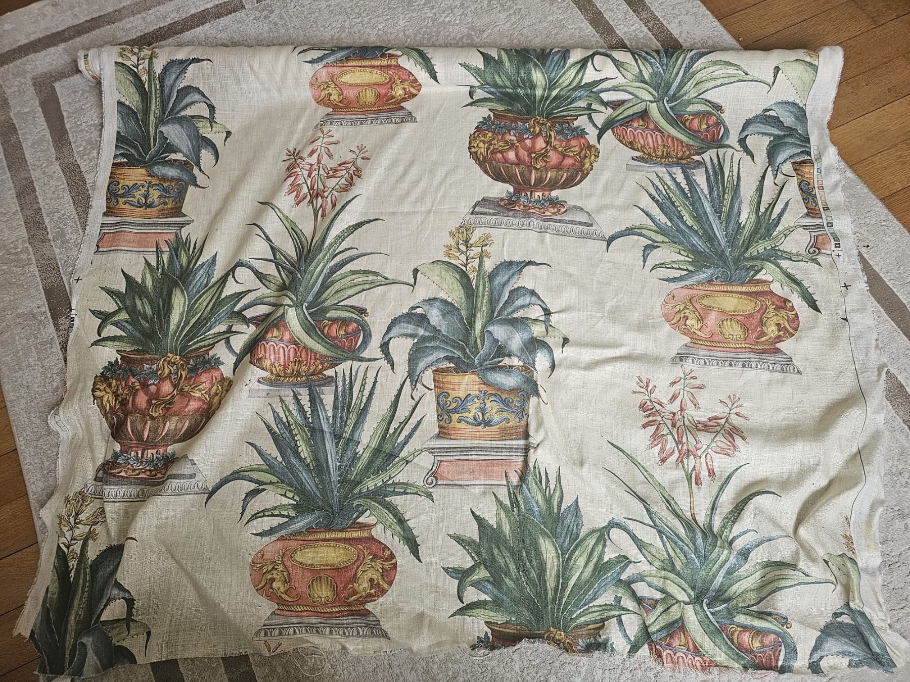 Tessuti: Dekostoff mit Aloe Vera / Ananas Muster – Usato da Wohlen AG venduto da homecollectivech 1