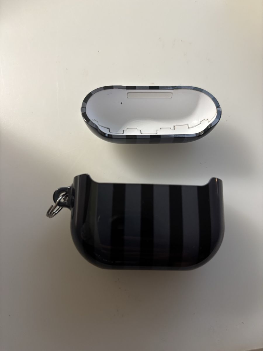 Cover & Protezioni schermo: Coque Airpods 3 BURGA neuve – Nuovo e nell'imballaggio originale da Cottens VD venduto da syr_hw8g 2