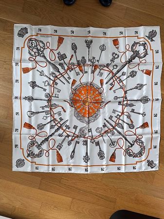 Hermès Carré 90 Les Clés Seidentuch Weiss/Orange NEU