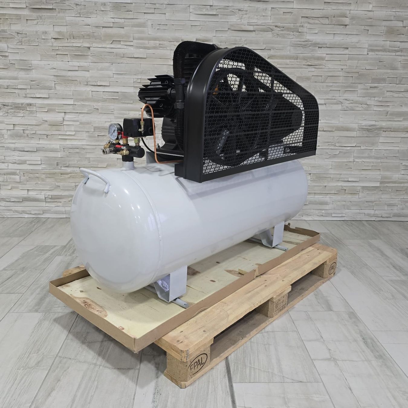 Kompressoren: Druckluft Kompressor 200 Liter - 7.500W Druckluftkompressor – Neu (gemäss Beschreibung) aus Baar von Werkzeugzentrum 7
