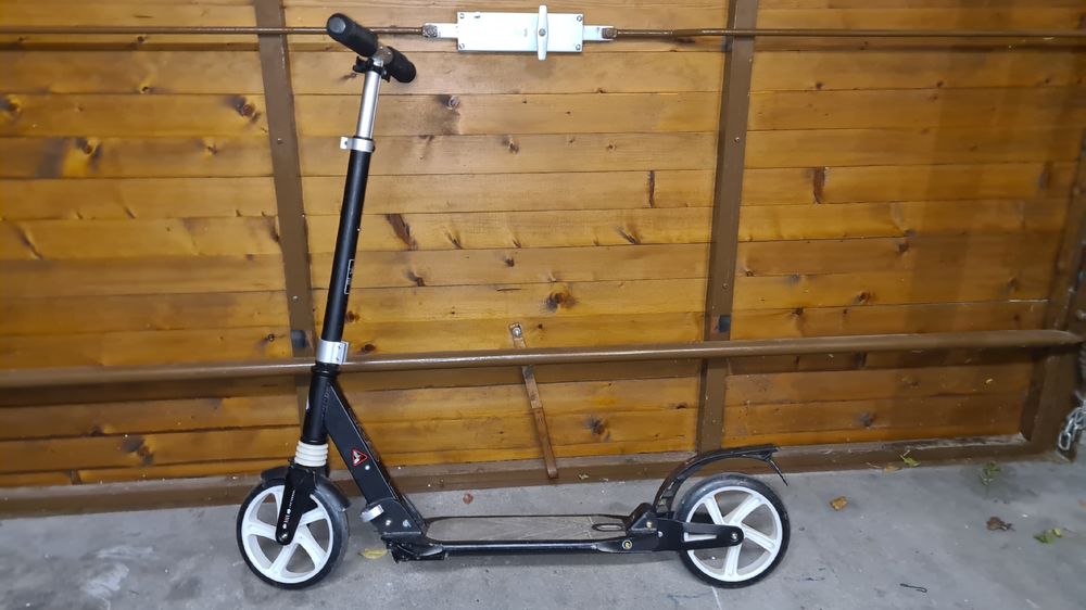 Portable 4.5 Kg Sangle Trottinette Pliable Adulte Et Enfant Scale Sports - 100 Kg Max, Freins Disque Et Aile, Guidon Réglable, 200 Mm Roues Frein Disque Et Aile