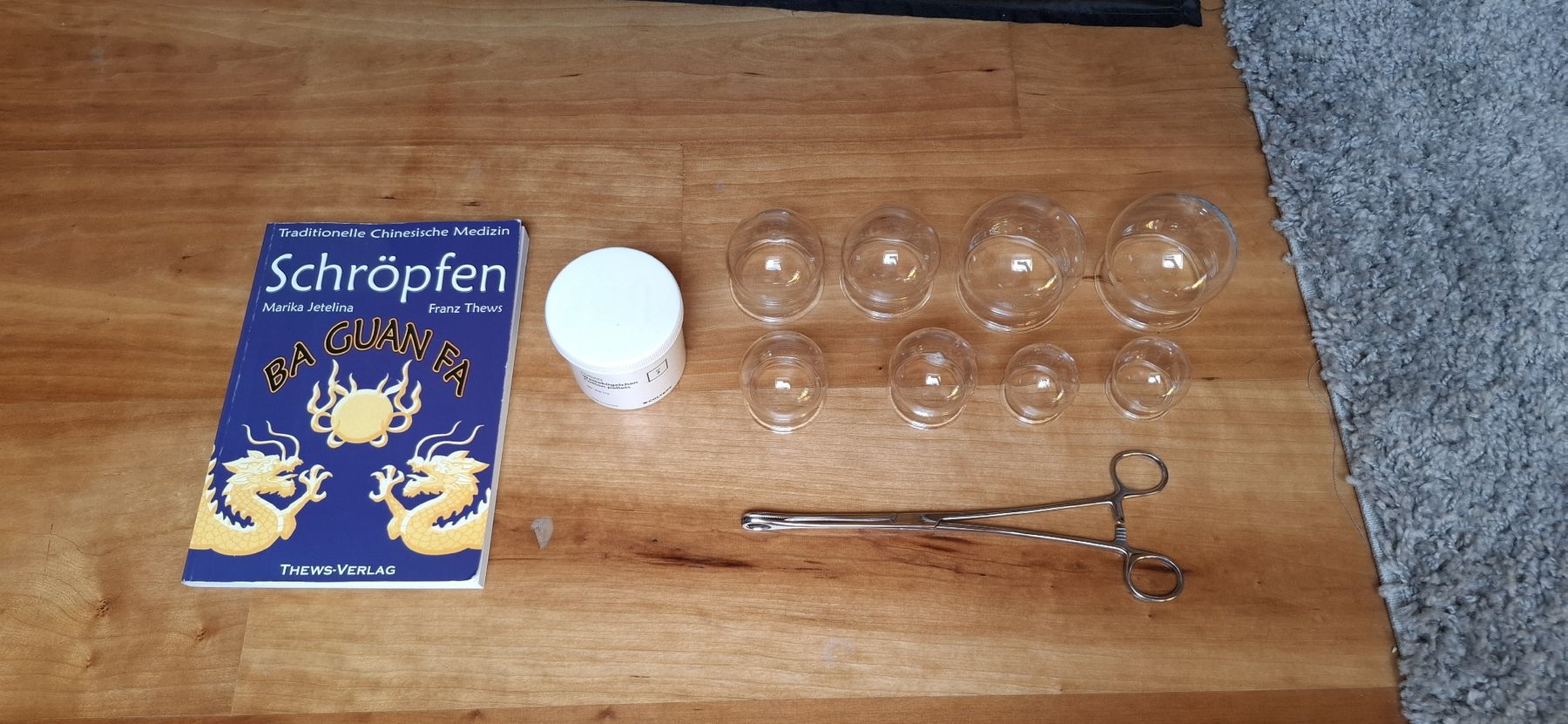 Attrezzature mediche: Schröpfset mit Buch und Zubehör – Usato da Wuppenau venduto da Jaqueline