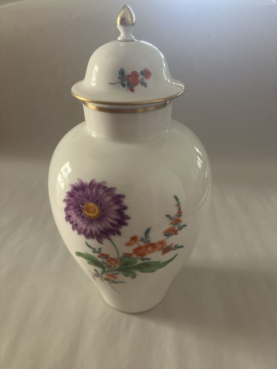 Tutte le decorazioni: Meissen Amphore mit Deckel – Usato da Ilanz venduto da Celi.hull