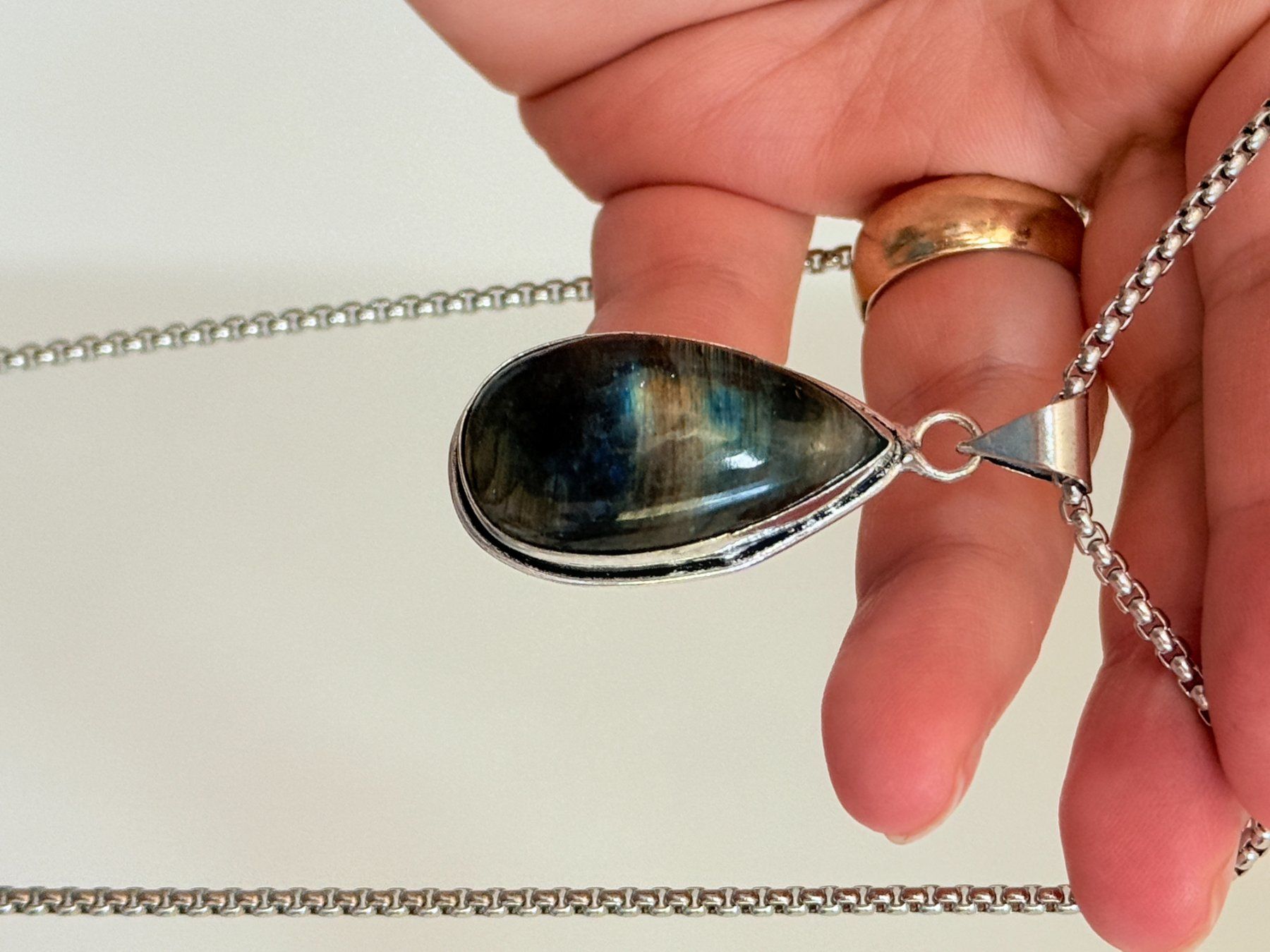 Ketten: Labradorite necklace – Neu und originalverpackt aus Genève von AGBERG 8