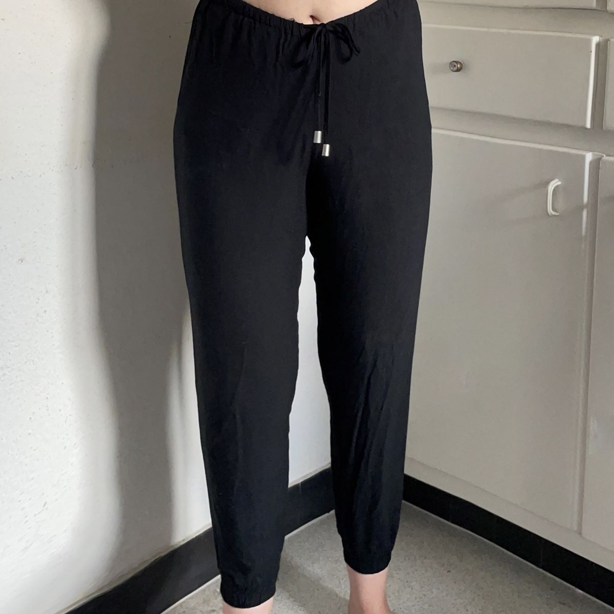 H&M Pantaloni: H&M black sweatpants, size 34 – Usato da Zürich venduto da daria_m 3