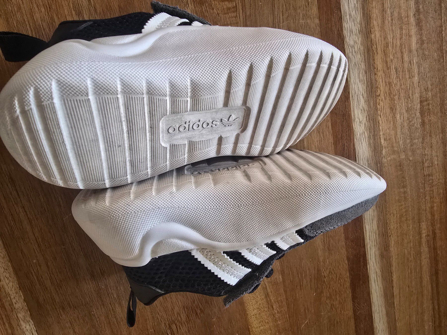 Adidas Chaussures garçon: Adidas Schuhe Kinder Grösse 24 – Neuf (Voir description) à Schenkon par jea_r8yl 1