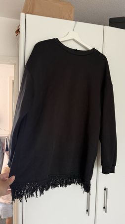 Sweatshirt Black Fringed Hem Size L good condition