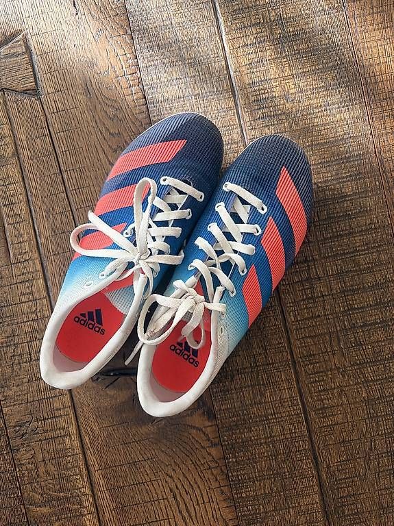 Herrenschuhe: Nagelschuhe Adidas 36 2/3 – Gebraucht aus Spiez von RIGELER01