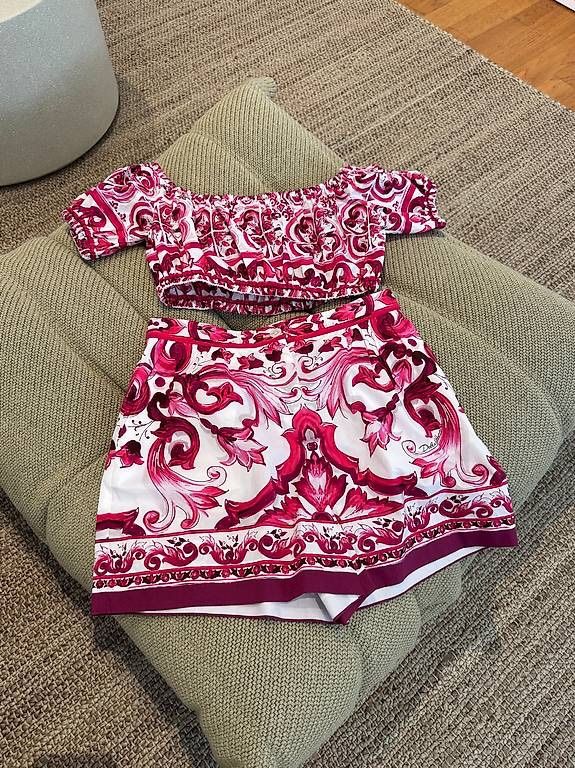 Dolce & Gabbana Lotti di vestiti: DOLCE & GABBANA TOP & SHORTS – Nuovo (secondo la descrizione) da Schwyz venduto da bofb 1