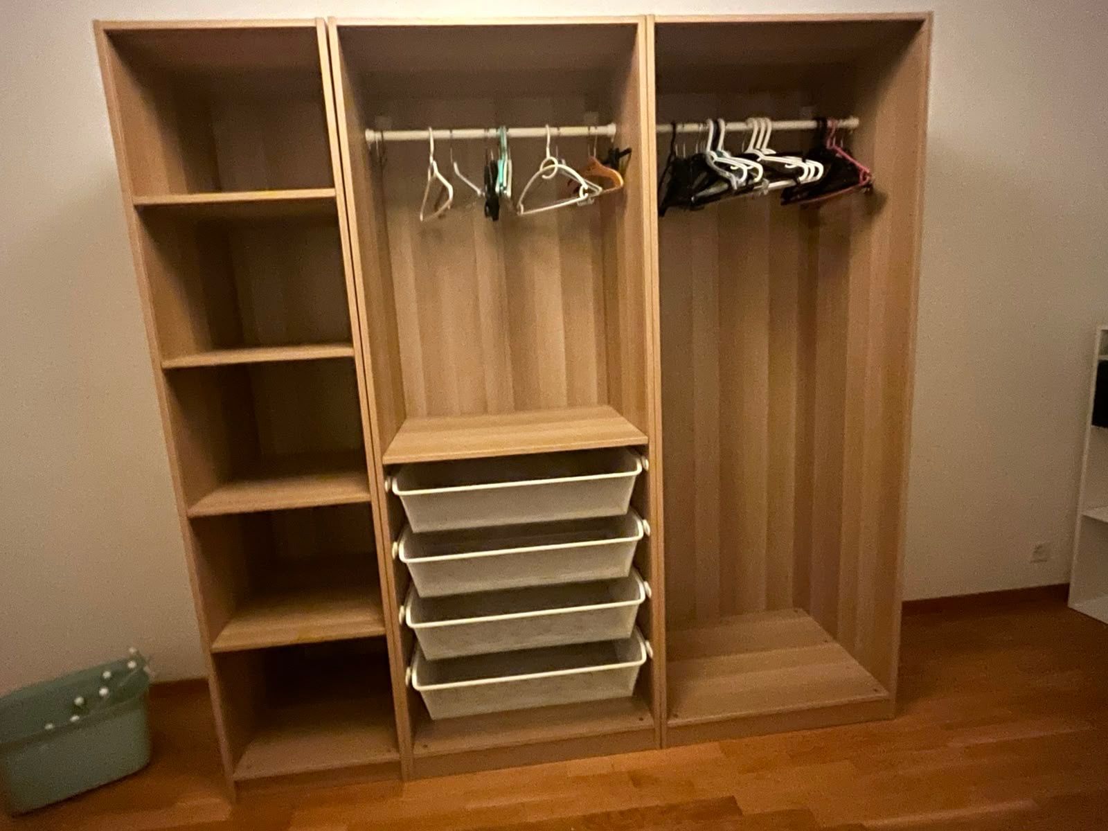 Ikea Armadi: Armoire, bureau, chaise, lit, miroir à vendre – Usato da Genève venduto da aelle_r17e 4