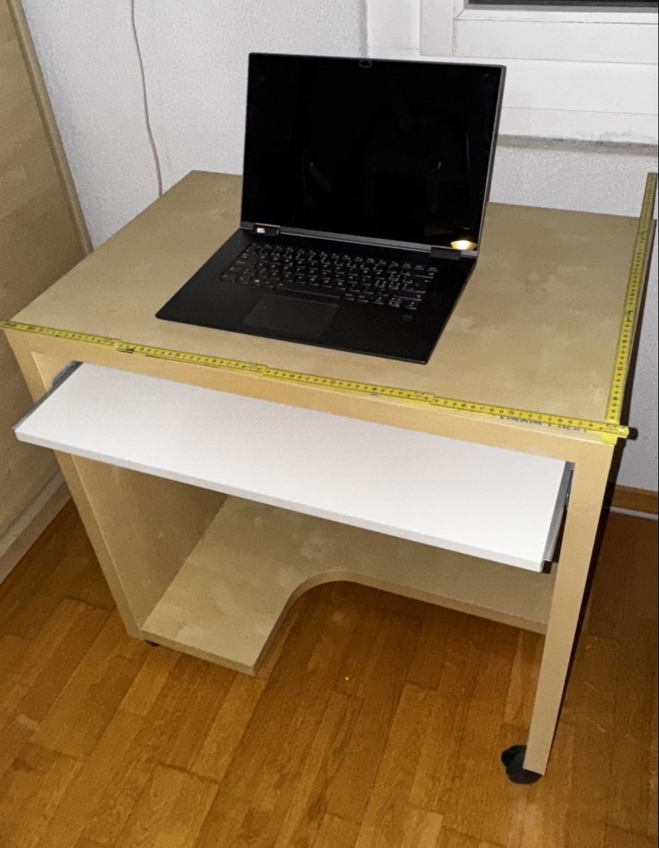 Ikea Tavoli: Computertisch mit Rollen und Tastaturablage – Usato da Fislisbach venduto da Special24