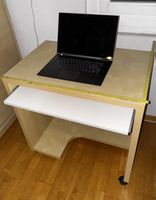 Computertisch mit Rollen und Tastaturablage