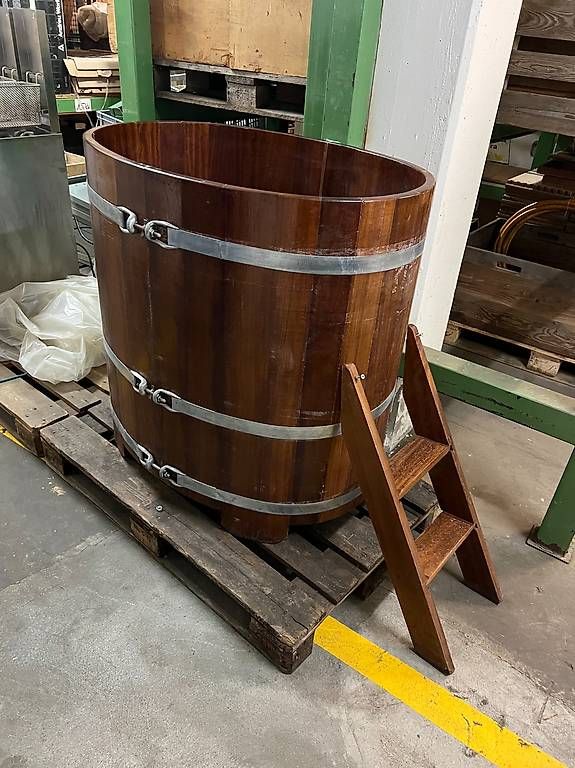 Whirlpool: Saunabecken Badefass Badezuber – Usato da Rheineck venduto da inf_kv7d