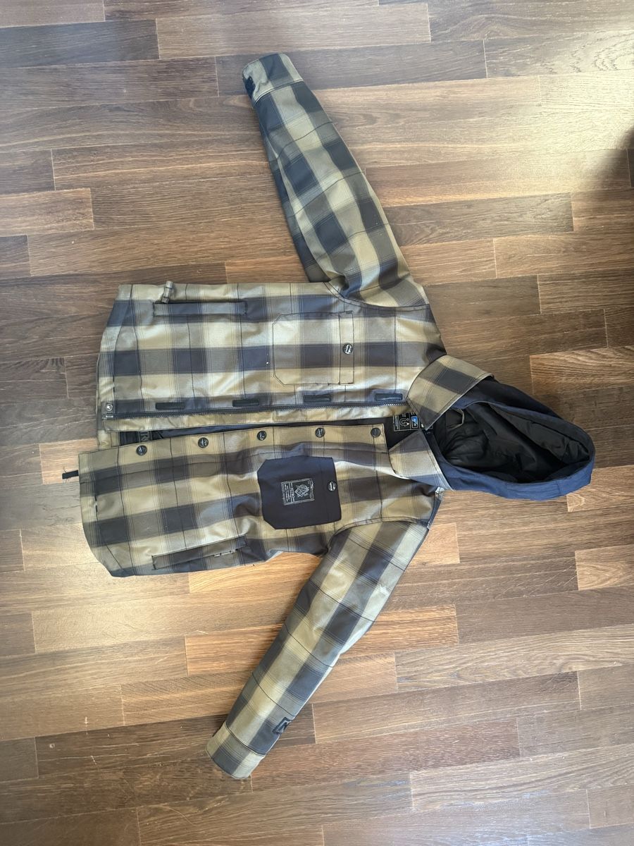 Snowboard Nitro Jacken: Nitro Jacke 128 – Gebraucht aus Zürich von ann_h6tp