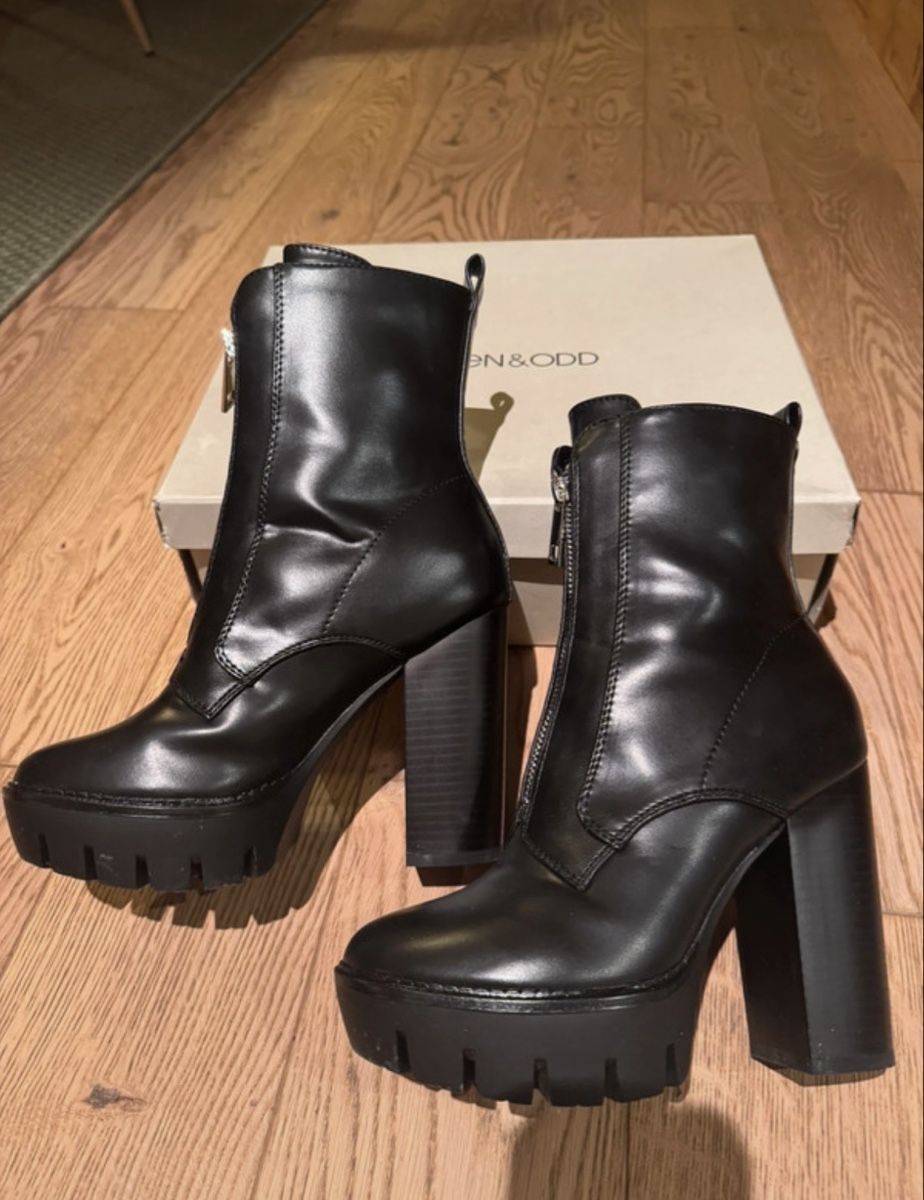 Damenschuhe: Bottines à talons noirs – Gebraucht aus Bulle von val_gs57