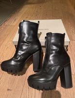Bottines à talons noirs