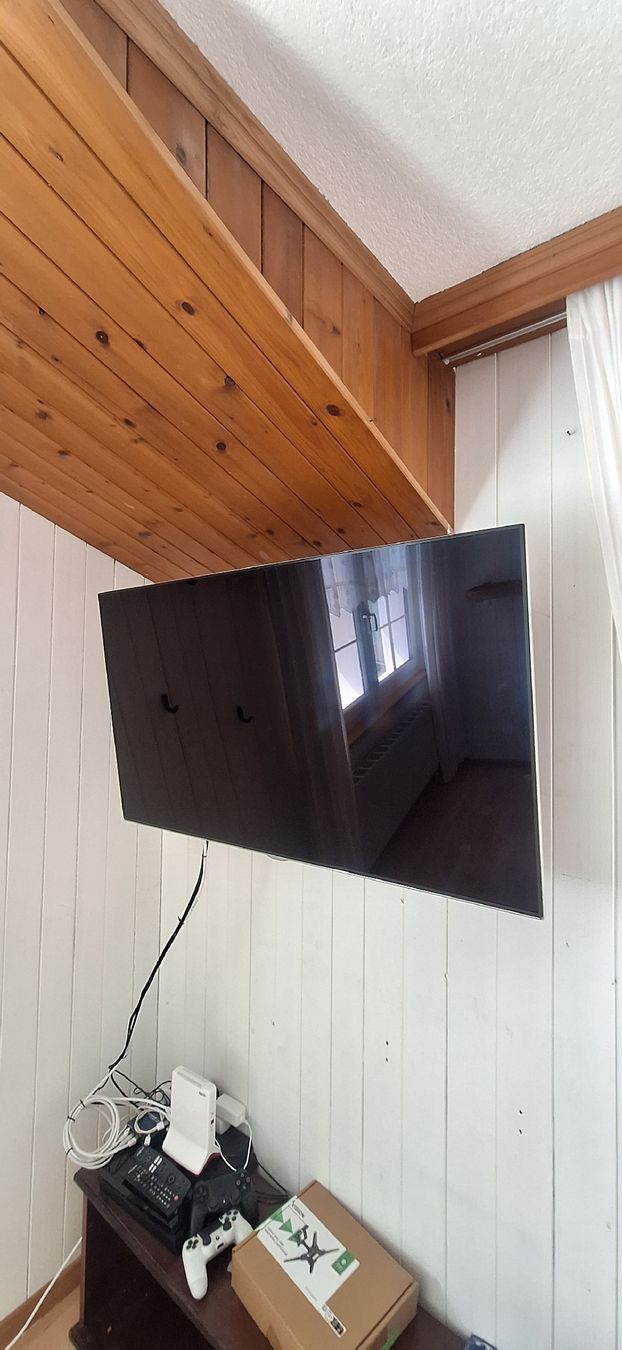 Sony Konsolen: PS4 mit Fernseher, Wandhalterung und Android TV Box – Gebraucht aus Euthal von Euthal02 1