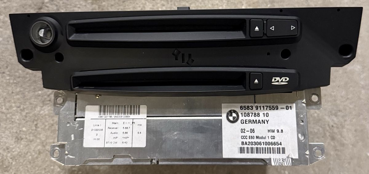 Radios: DVD  BMW E60 – Défectueux à Schaffhausen par mustang002.