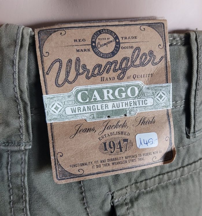 Pantaloni: Neue Wrangler Cargohose, Khaki Grün Grösse W30 L34 – Nuovo e nell'imballaggio originale da Basel venduto da Mazzo84 2