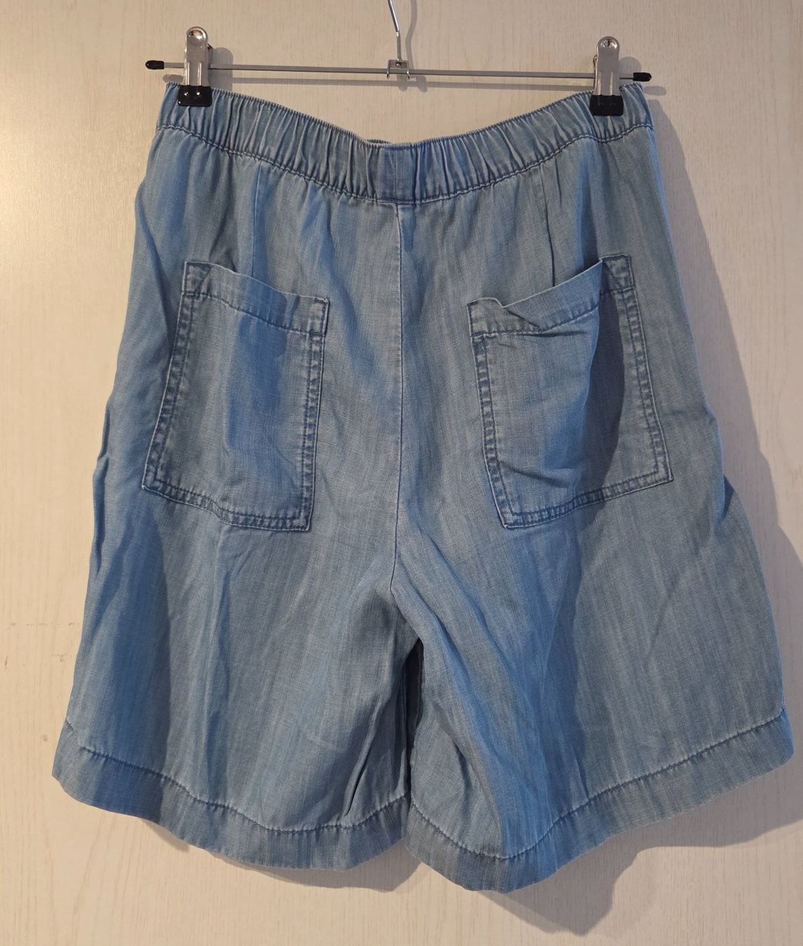 Esprit Pantaloni: Leichte Shorts von Esprit (Grösse 36) – Usato da Zürich venduto da wile_coyote 1