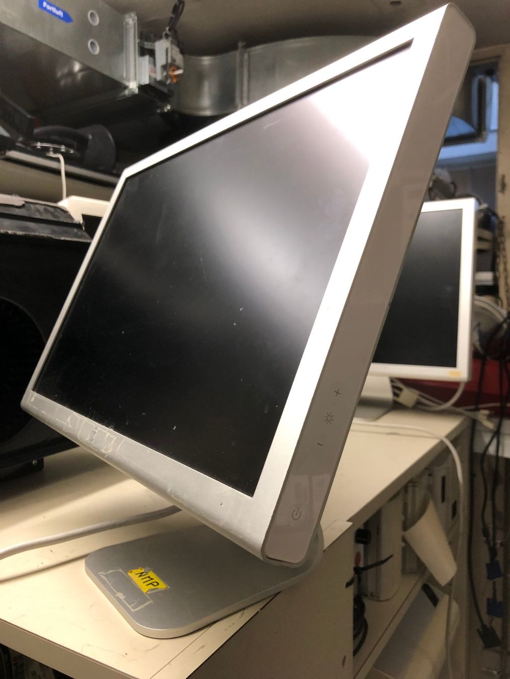 Apple Monitor: Apple Mac Cinema Display A1081 (Bildschirm) – Difettoso da Hinterkappelen venduto da atomschnee 1