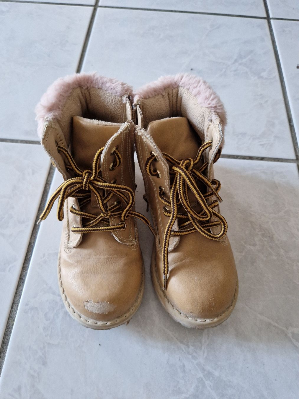 Scarpe per ragazzi: Kinderschuhe Grösse 28 – Usato da Aarburg venduto da augenschmaus8 1