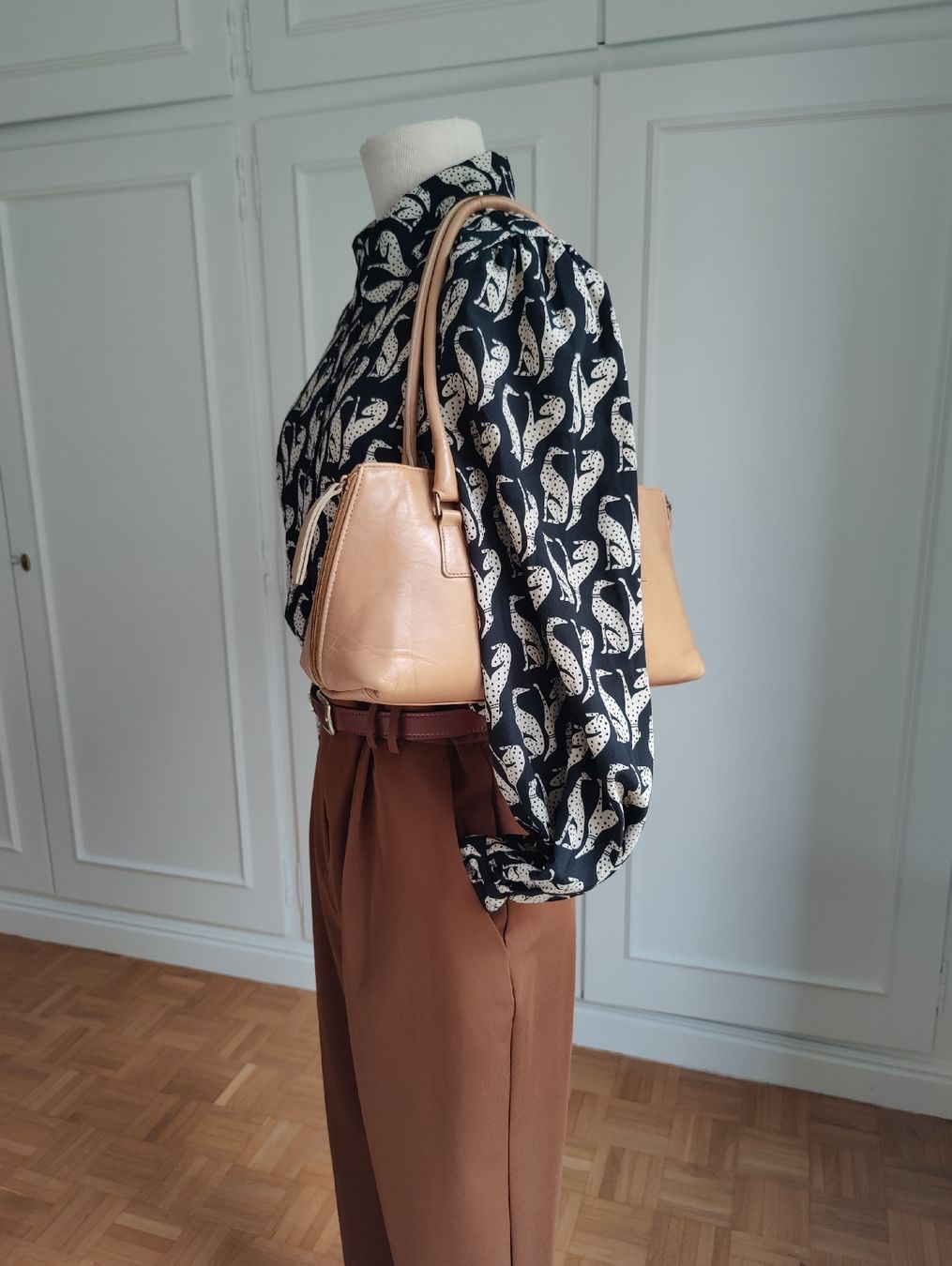 Taschen für Damen: Vintage Tan Leather Structured Shoulder Bag – Gebraucht aus La Tour-de-Peilz von dAutrefois 9