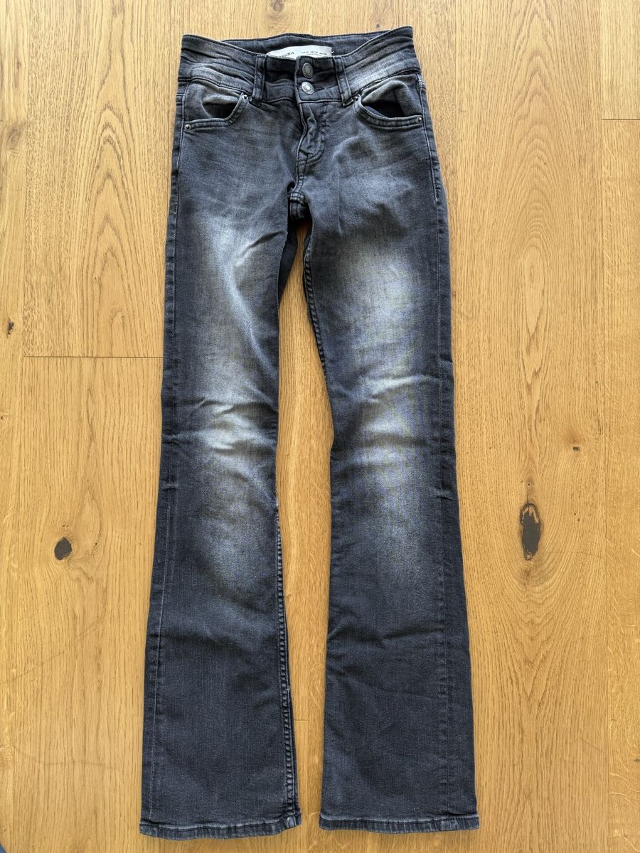 Bershka Pantaloni: Bershka Jeans Bootcut Gr. 32 – Usato da Niederweningen venduto da roethlisbeme