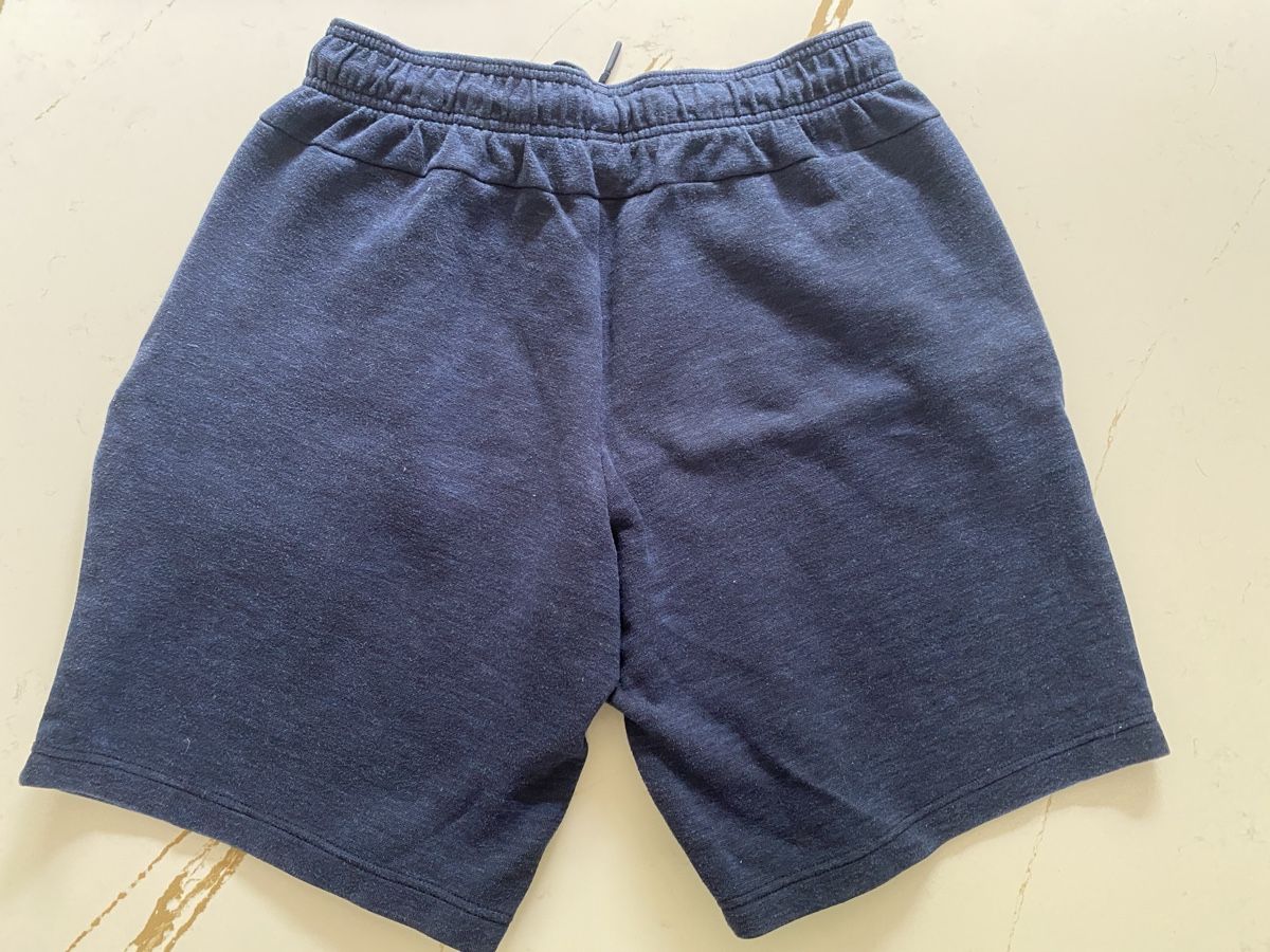 Adidas Pantalons: Adidas Shorts blau Grösse L  – D'occasion à Ittenthal par Lorinakuprecht0 1