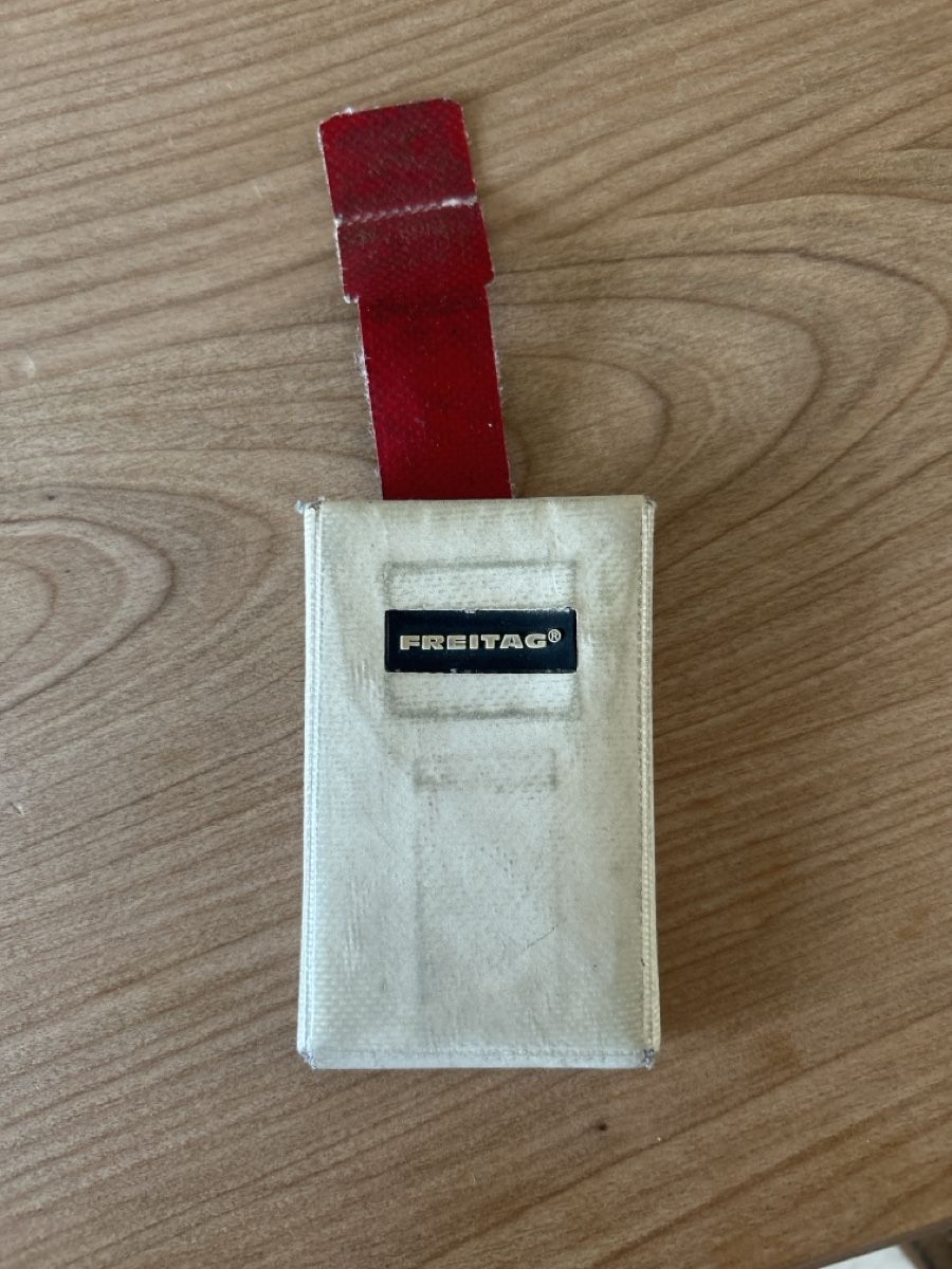 Freitag Portafogli: FREITAG Kartenhalter – Usato da Zürich venduto da lesemmeneggers