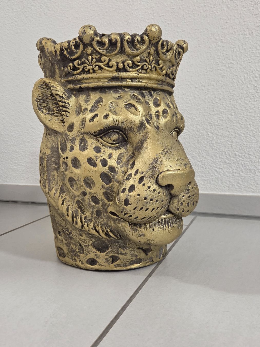 Toutes les décorations: Dekorative Leopard Büste mit Krone, Goldfarben, Topf – Neuf (Voir description) à Bülach par Recherchieren 3