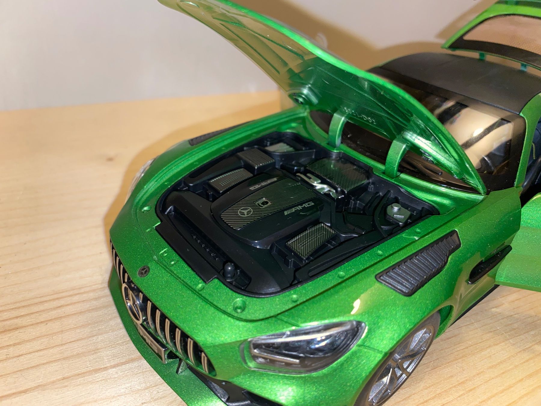 Mercedes-Benz Modellini d'auto: Mercedes AMG GTR 1/18 – Usato da Wohlen AG venduto da PrivatSammlung 3