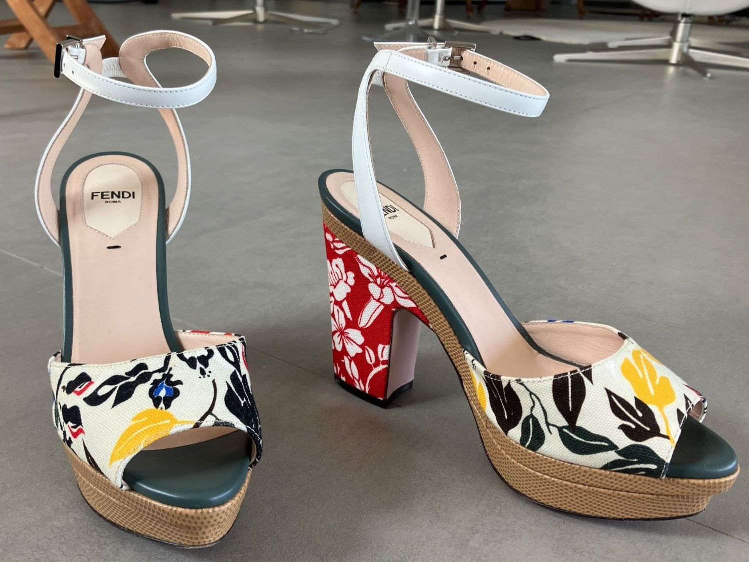 Fendi Scarpe da donna: Fendi - sandales à plateforme cuir et tissu – Usato da Vich venduto da SophieCo