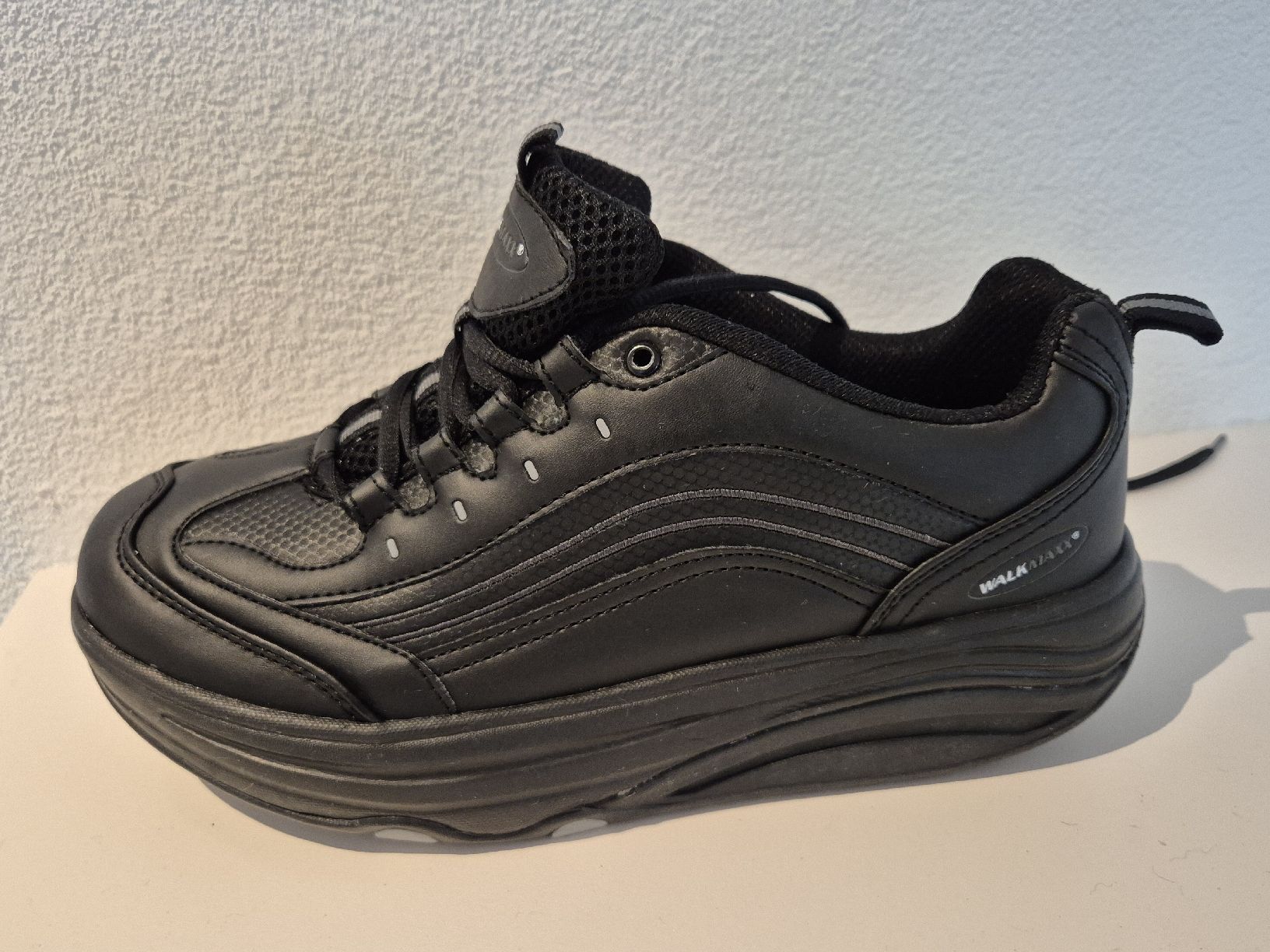 Scarpe da uomo: Walkmaxx Freizeitschuhe Gr. 43 schwarz – Usato da Hefenhofen venduto da GSC99 4