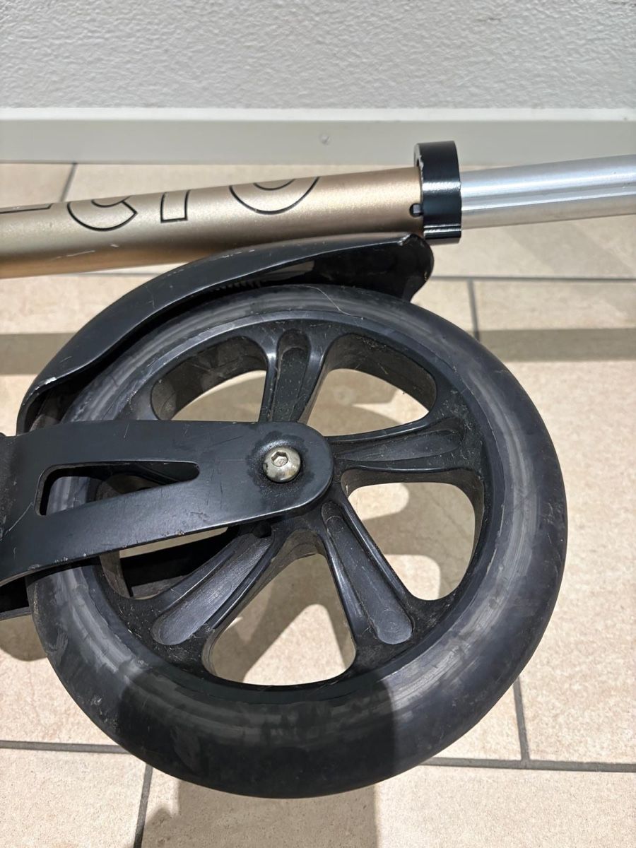Micro Kickboard: Micro Trottinette Gold/ Bronze – Usato da Wangen b. Olten venduto da Eyluelgoek 3