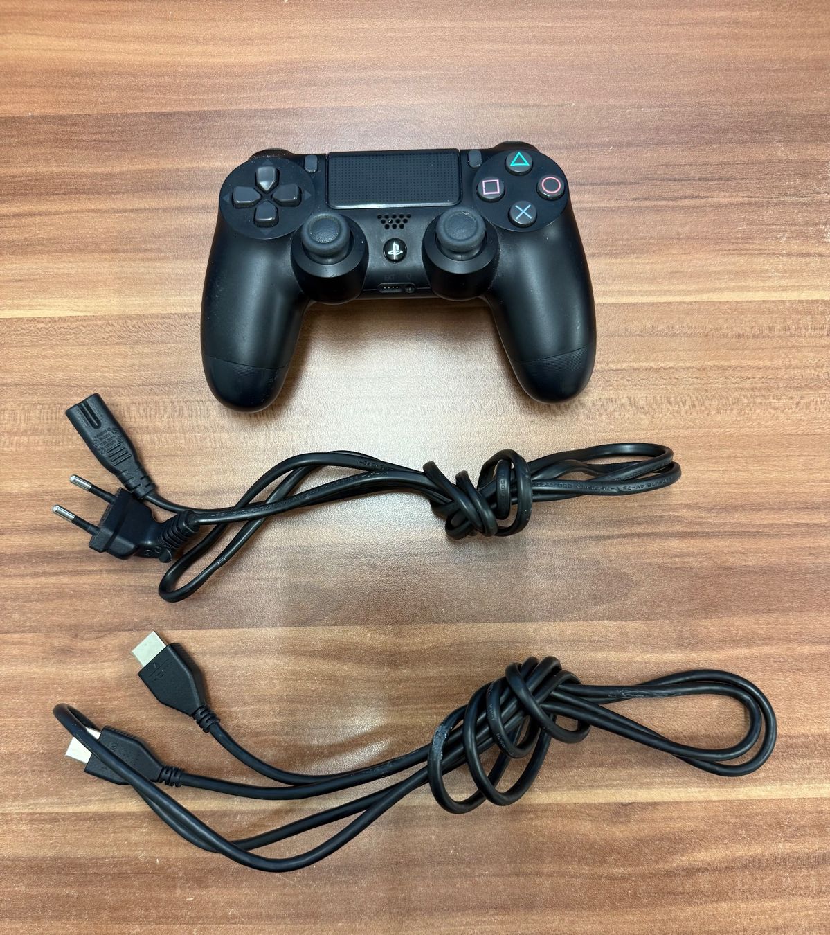 Sony Console: Sony PlayStation 4 Slim inkl. Controller und Kabel – Usato da Aristau venduto da EvoSwiss3D 3