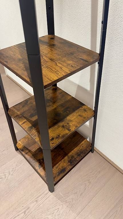 Guardaroba: Garderobenständer mit Ablagen  Industrial Design – Usato da Chur venduto da marcinbizzy 1