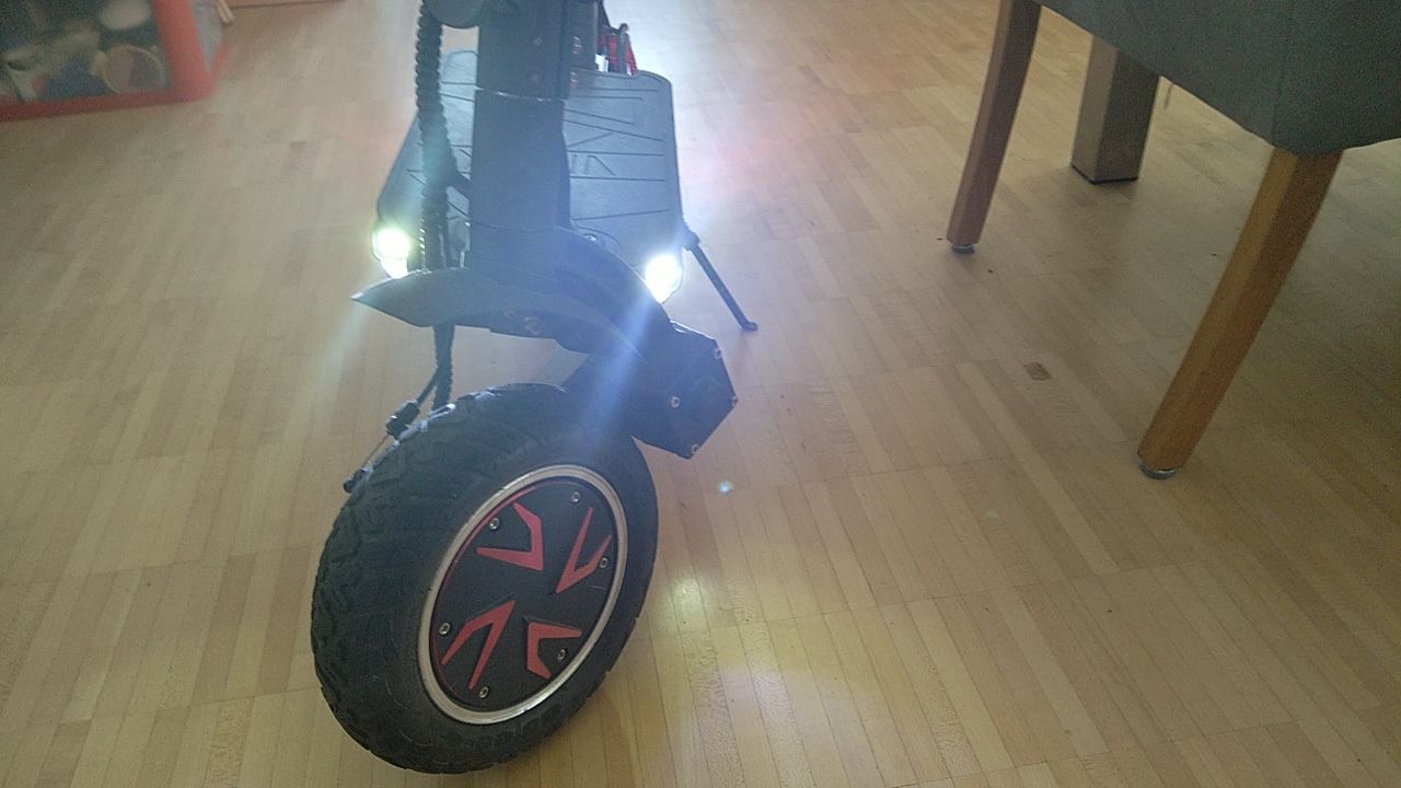 Scooters: VMax R55 Usain Rolled E-Scooter – Gebraucht aus Therwil von Mearo 2