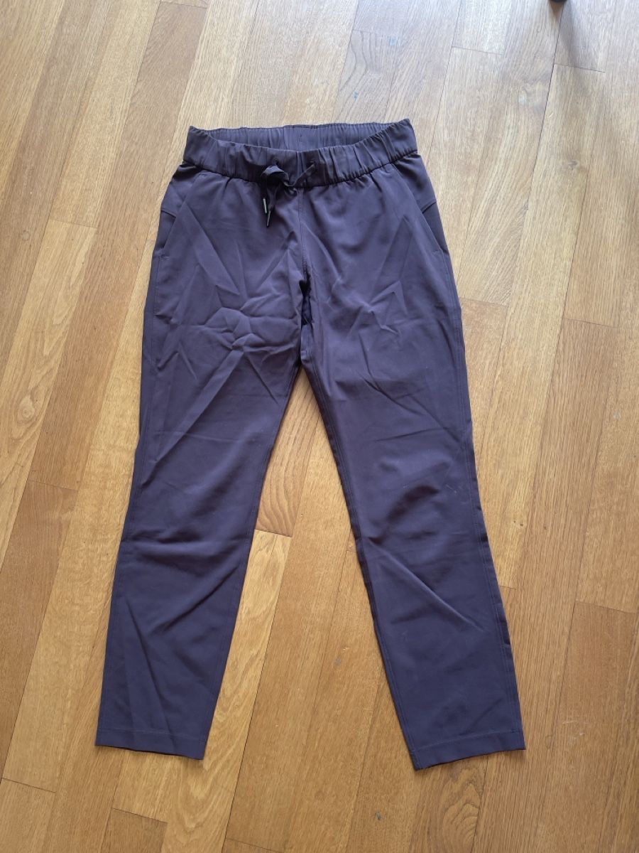 Lululemon Pantalons: LuluLemon, Freizeithose US Grösse vier – D'occasion à Basel par Ritzibitzi