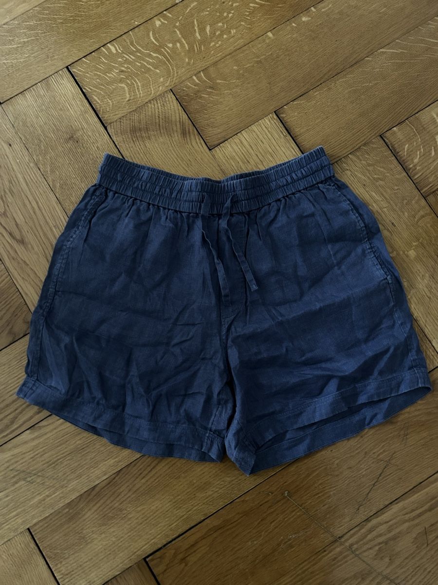 Cos Pantaloni: cos hanpf shorts – Usato da Zürich venduto da ema_li