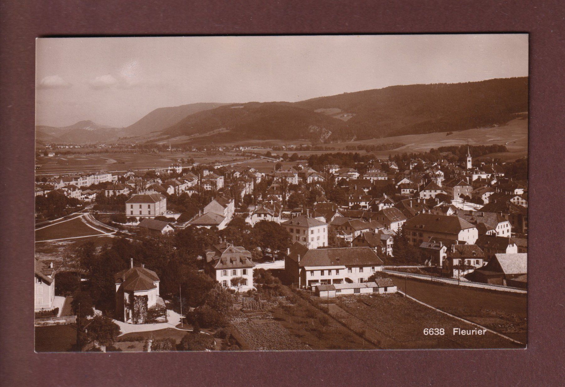 Cartoline postali: FLEURIER - Vue partielle – Usato da Pully venduto da nicecards