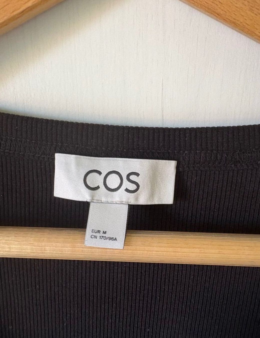 Cos Tops: COS Tanktop schwarz Grösse M – D'occasion à Uster par hanna99 1